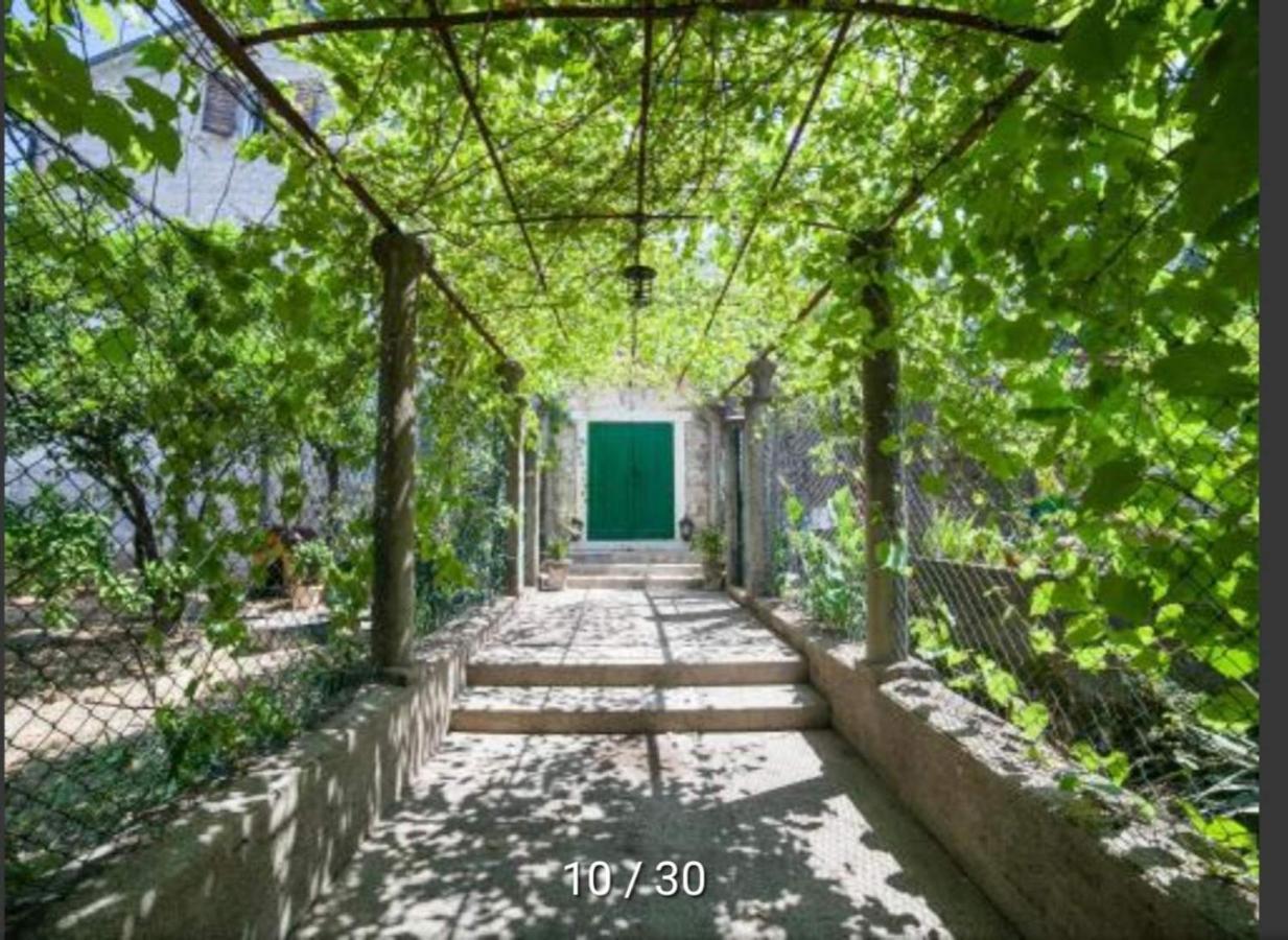 Holiday Home Bogumila Risan Zewnętrze zdjęcie